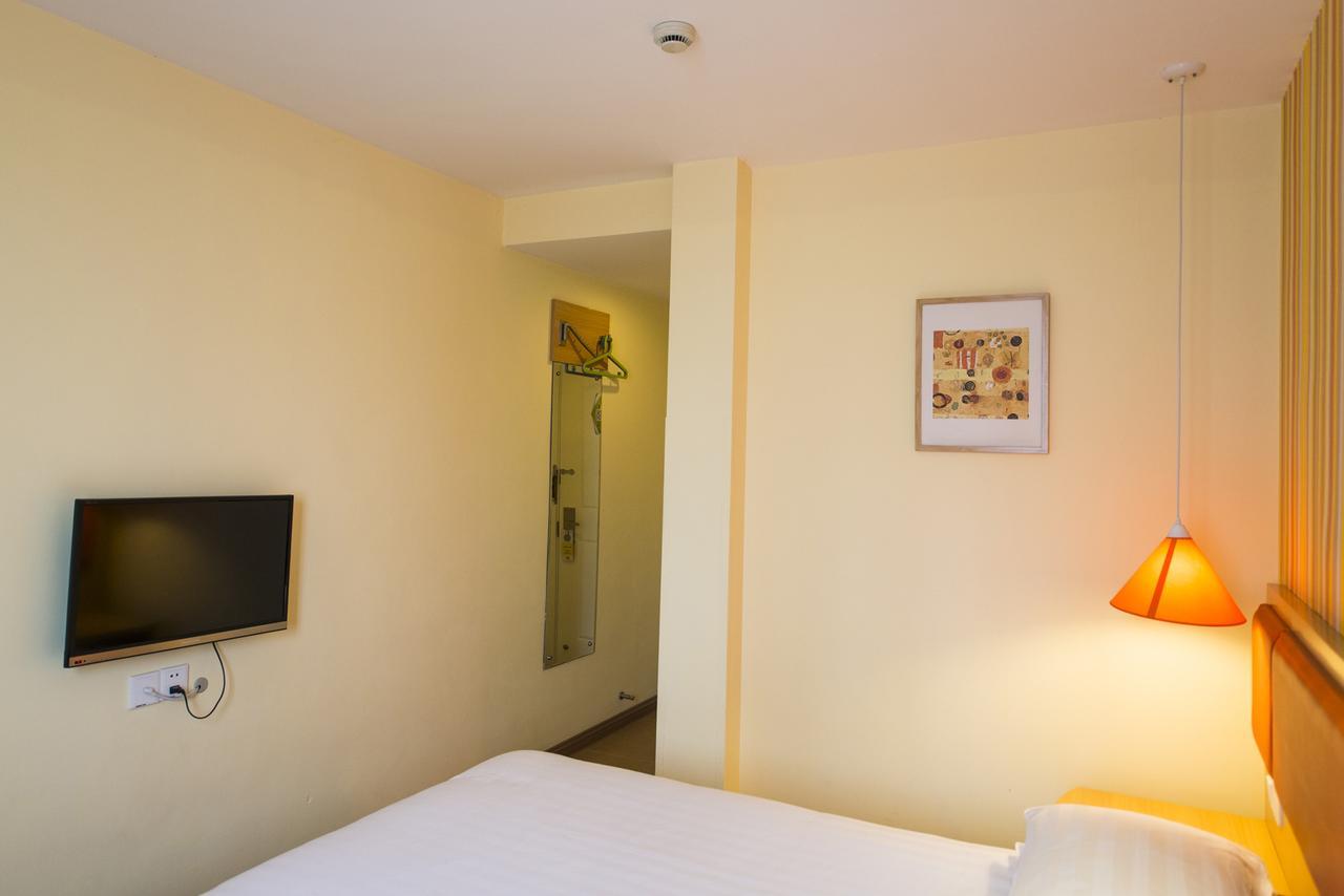 Home Inn Chengdu Kuanzhai Alley New City Square Eksteriør billede